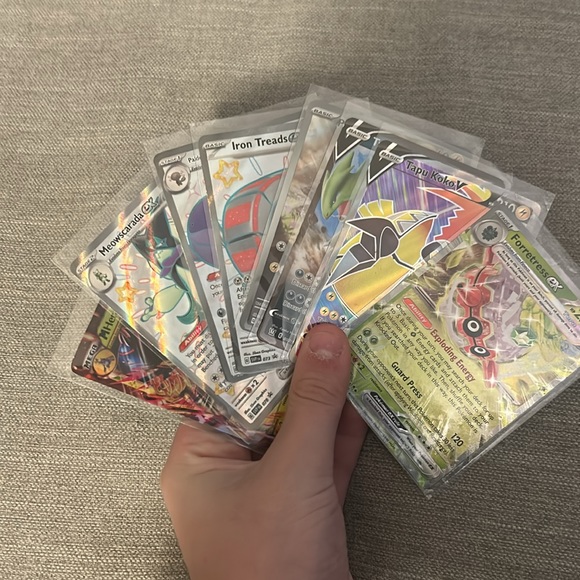 All rare shiny Pokémon cards worth a lot and the value of the cards will go up - Picture 2 of 3